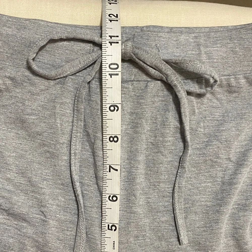 Trendy Queen Women's Gray Joggers, Elastic Waist, Flowy, Size XL.
